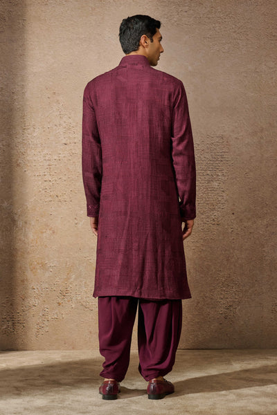 Tarun Tahiliani Menswear Textured Kurta Set Wine indian designer wear online shopping melange singapore