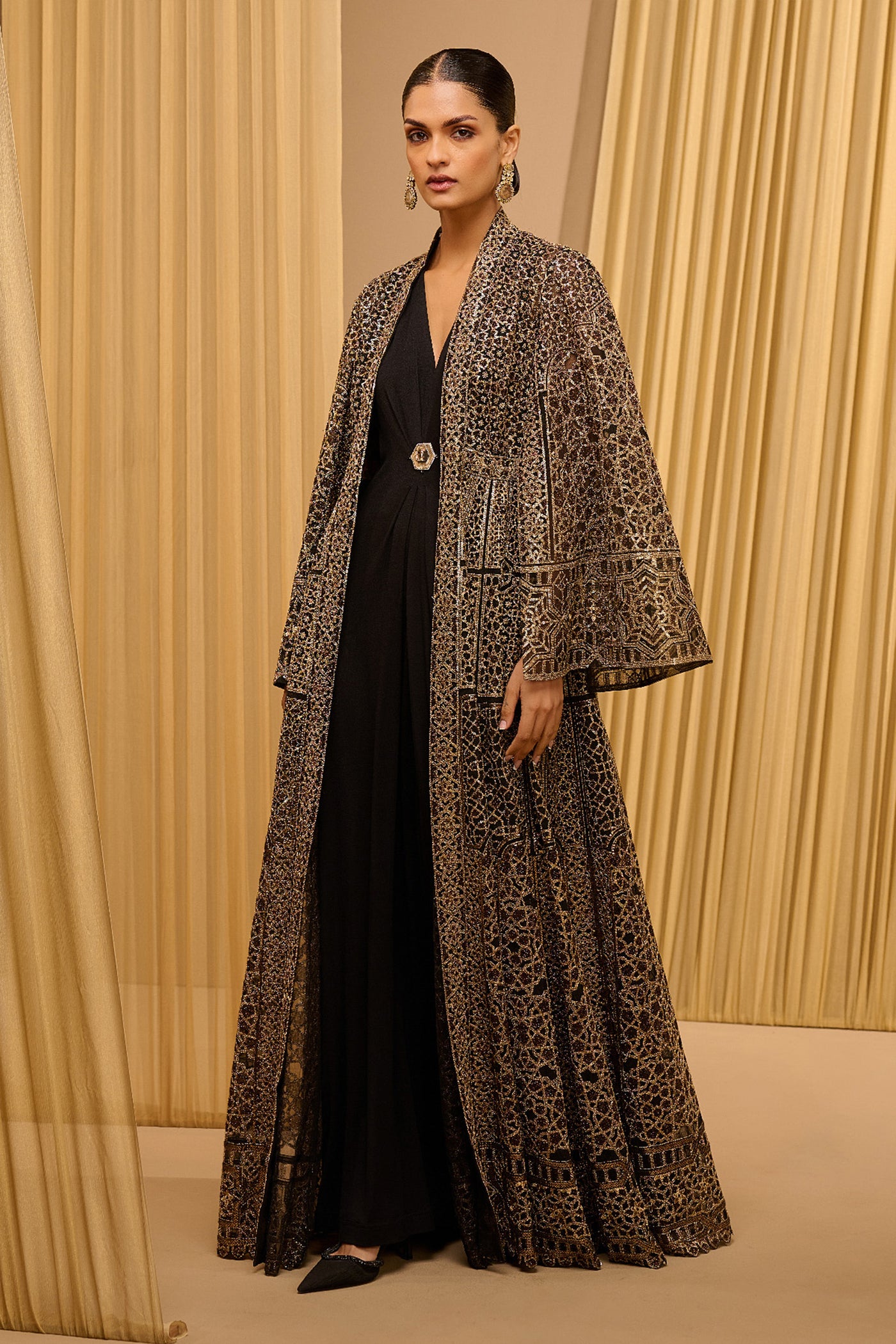 Tarun Tahiliani Signature Embroidered Long Jacket indian designer wear online shopping melange singapore