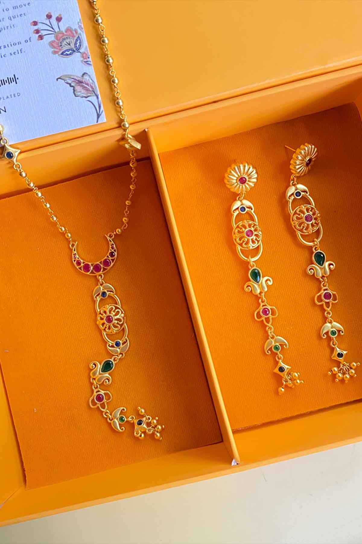 Zariin Delicate Whispers Gift Set indian designer wear online shopping melange singapore 