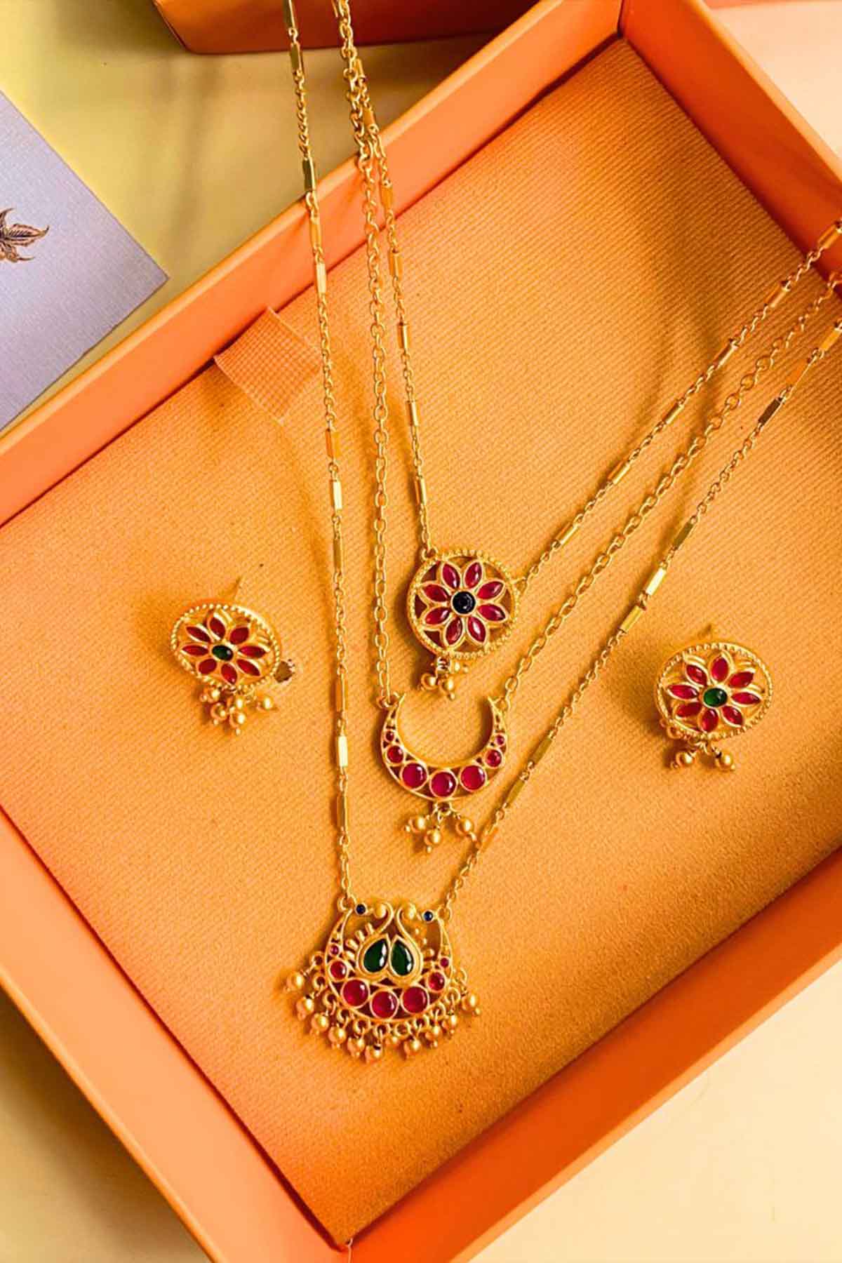 Zariin Festive Flowers Gift Set indian designer wear online shopping melange singapore 
