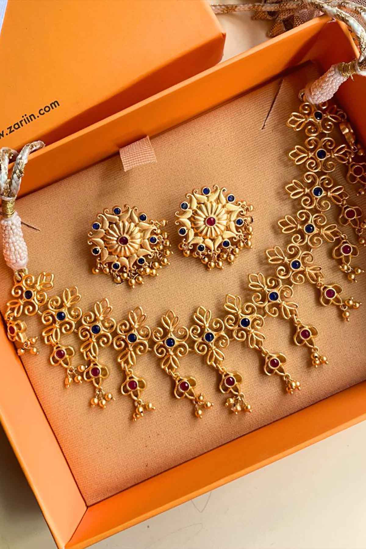 Zariin Petals of Gold Gift Set indian designer wear online shopping melange singapore 