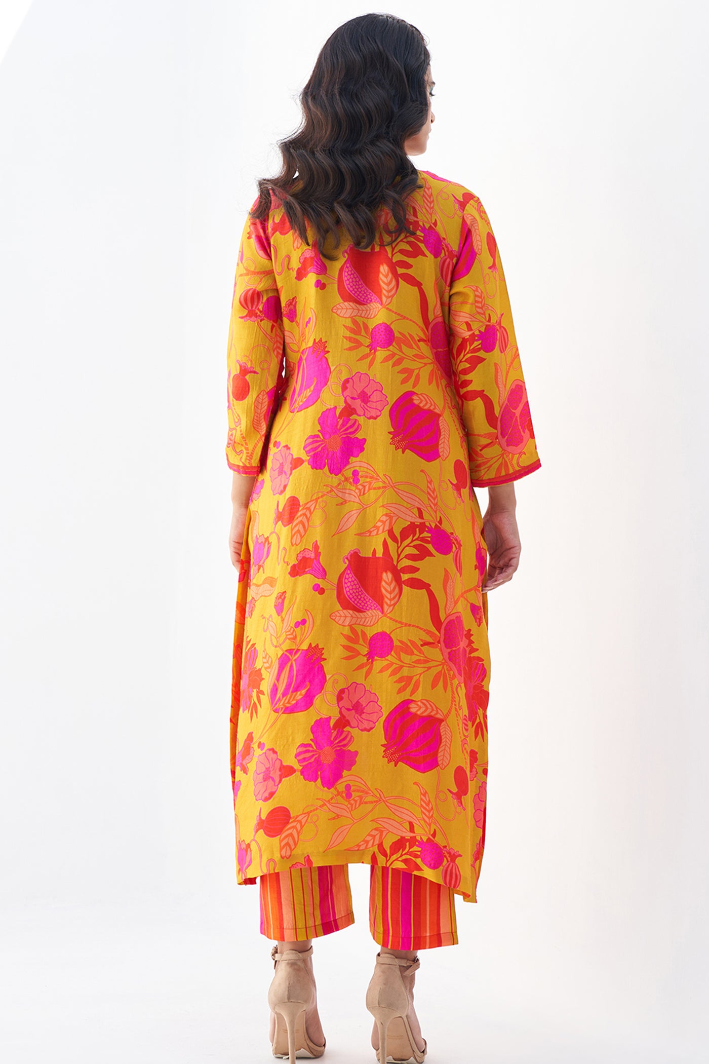 Archana Shah Yellow Pomo Neck Emb Kurta Set indian designer wear online shopping melange singapore