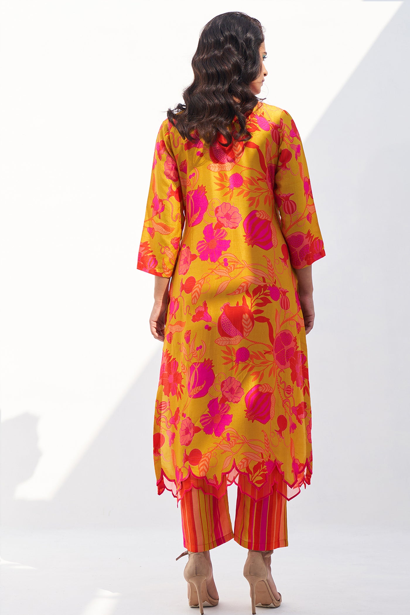 Archana Shah Yellow Pomo Oraganza Hemline Kurta Set indian designer wear online shopping melange singapore