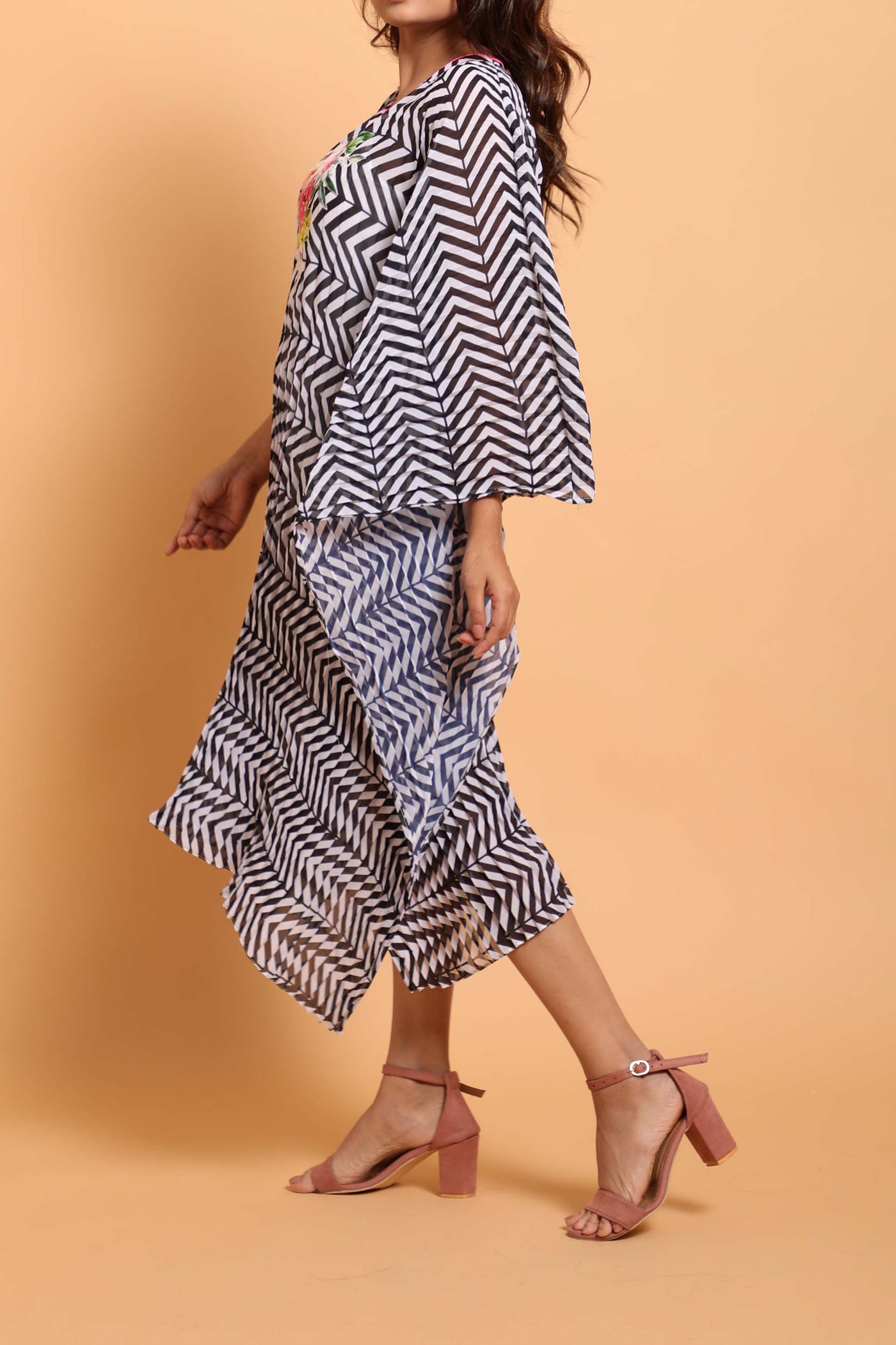 Nikasha Black and white chevron loose georgette kaftan with hand embroidered floral applique on the neck fusion resort casual indian designer wear online shopping melange singapore