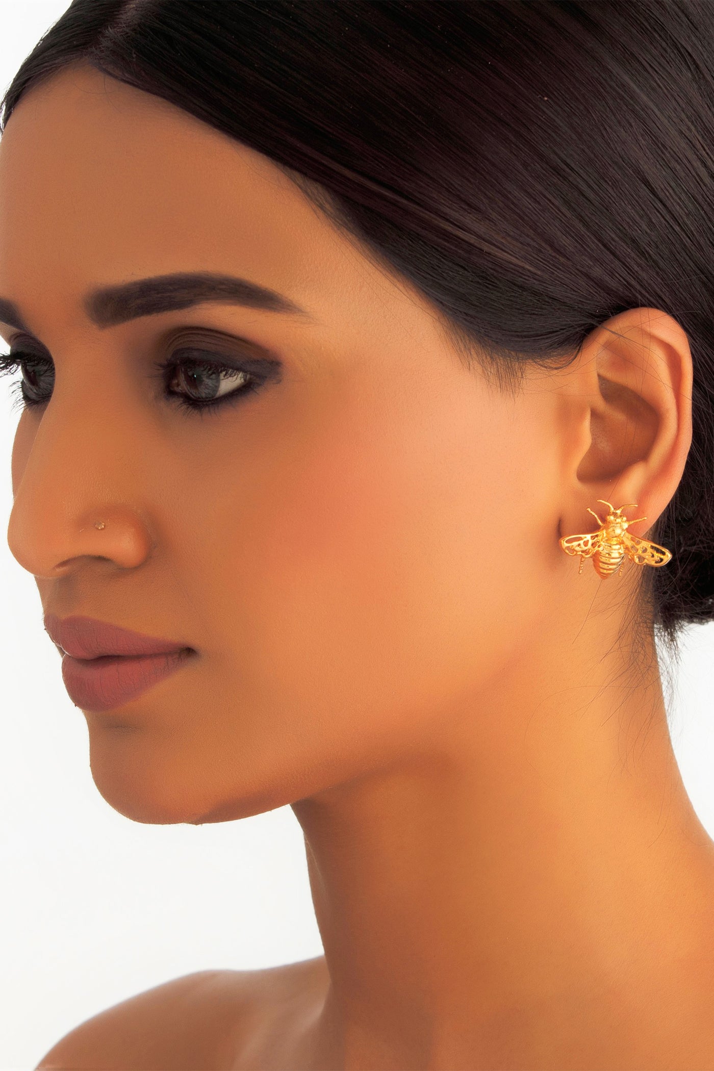 Ruhhette Mismatch ear cuff with honey bee and pearl gold fashion jewellery online shopping melange singapore indian designer wear