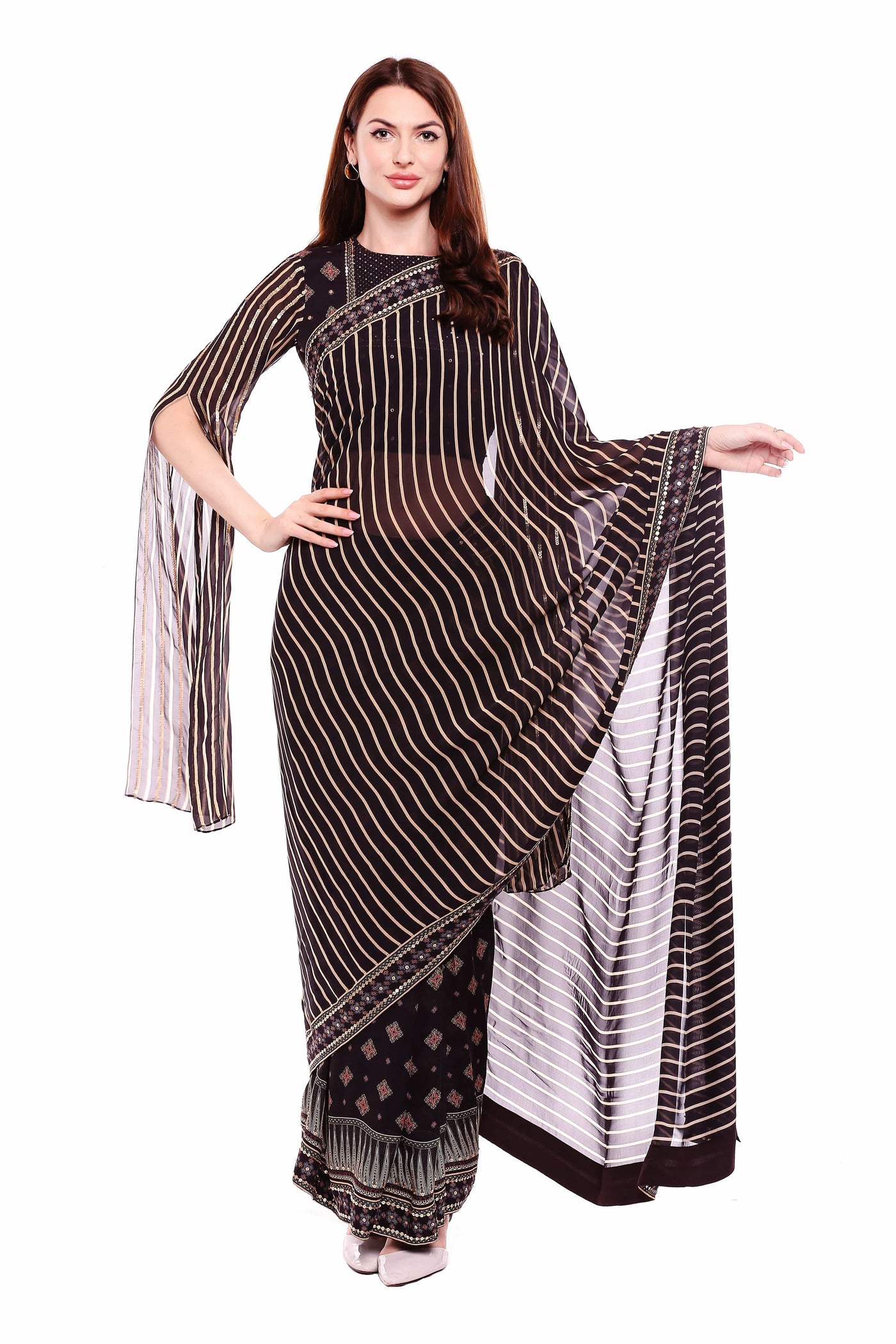 Printed Saree With Slit Sleeves Blouse