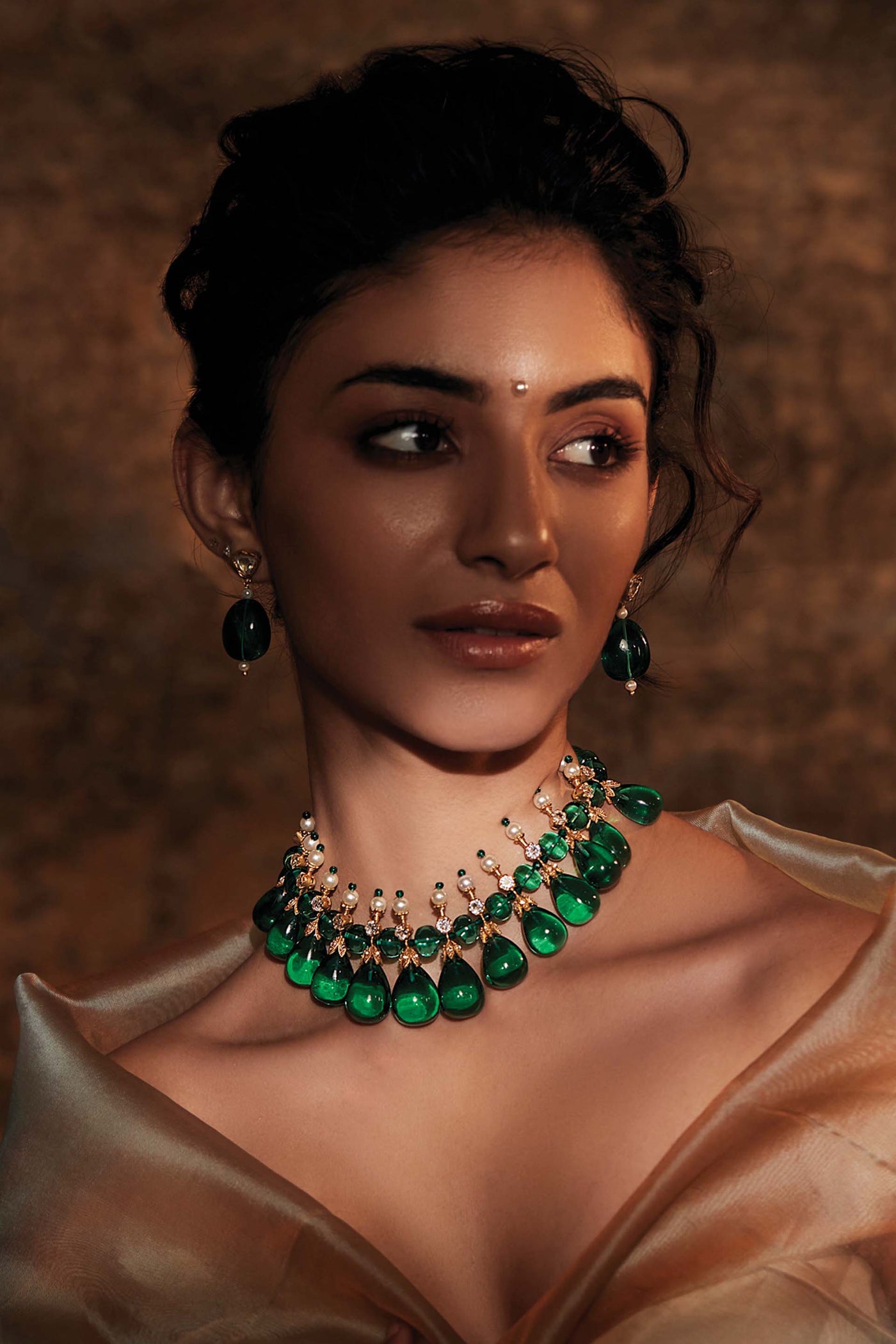 Tarun Tahiliani Emerald Wide Necklace emerald fashion jewellery indian designer wear online shopping melange singapore