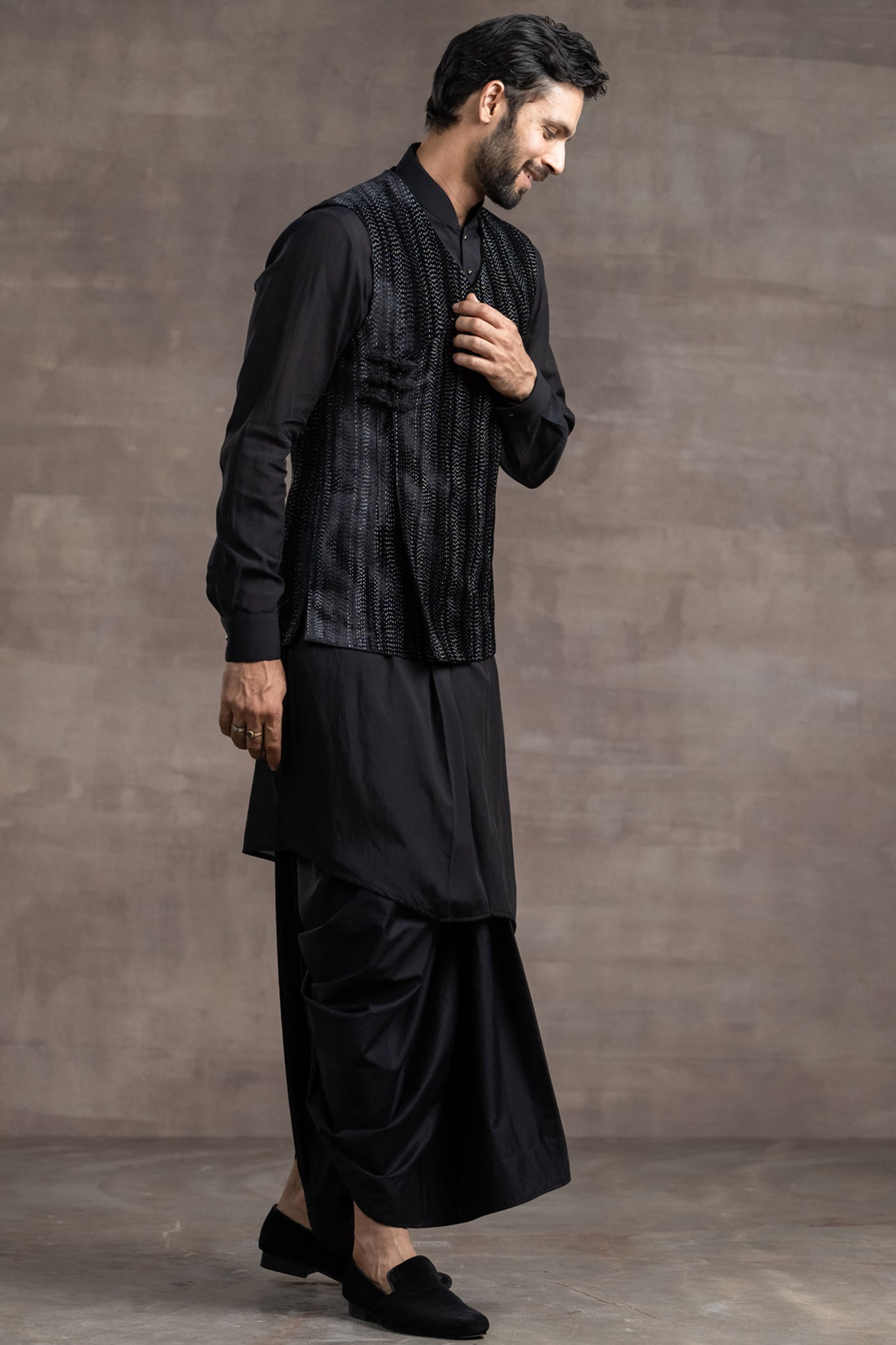 Tarun Tahiliani Bundi Designed In Silk Velvet Fabric black menswear designer fashion online shopping melange singapore