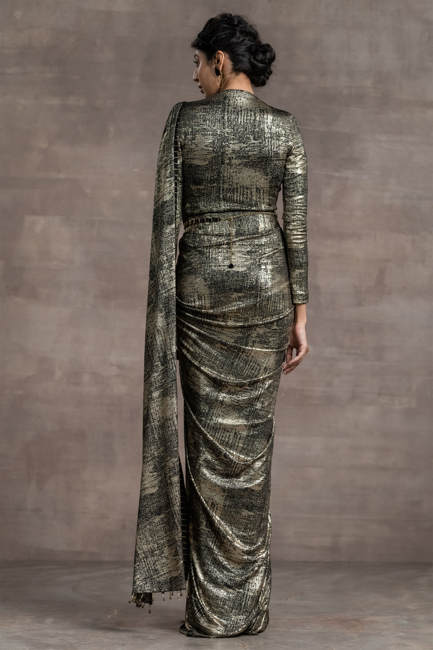 Tarun tahiliani Concept Saree With Matching Blouse metallic black indian designer wear bridal wedding online shopping melange singapore