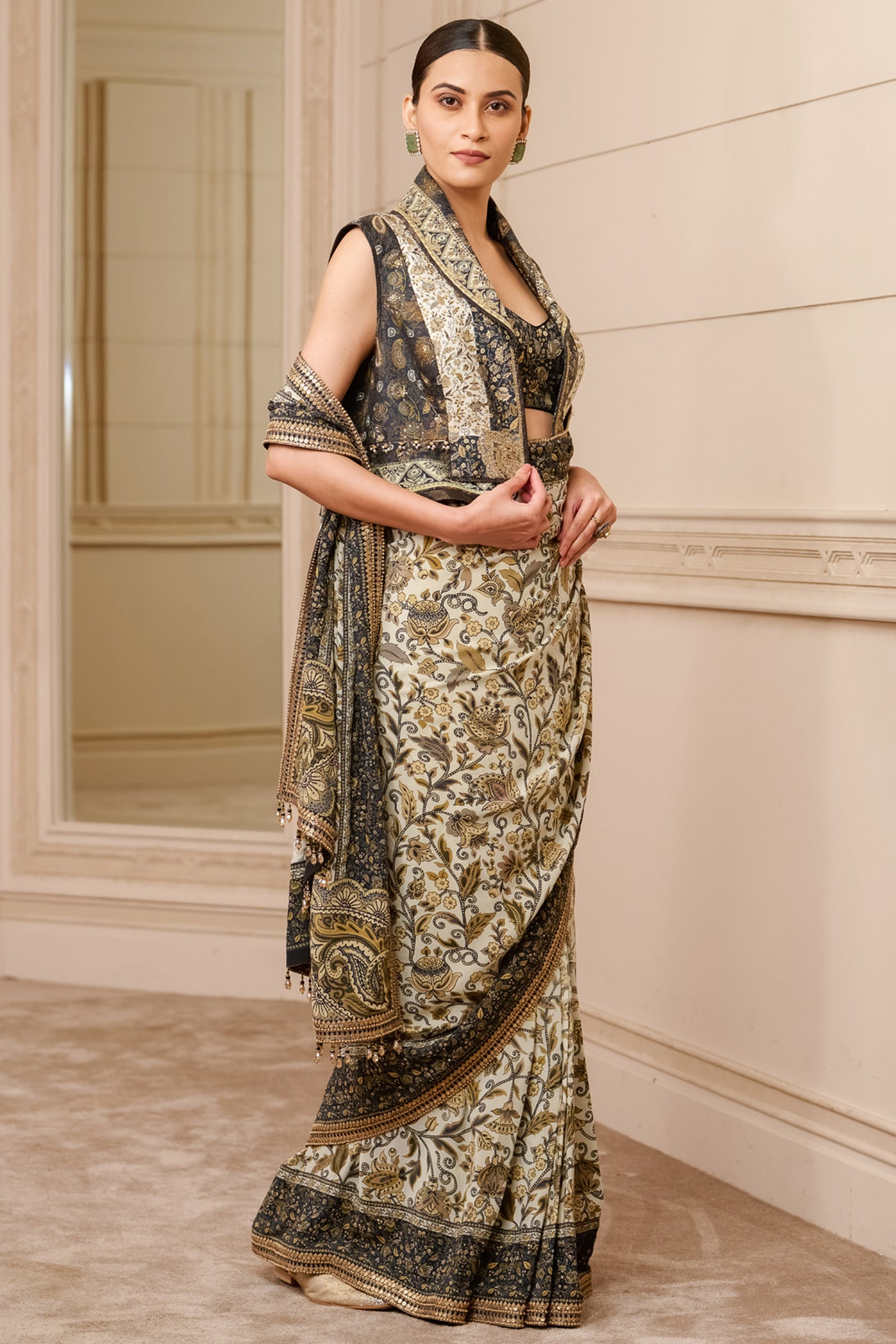 Tarun tahiliani Gilet With Embroidery black ivory online shopping melange singapore indian designer wear