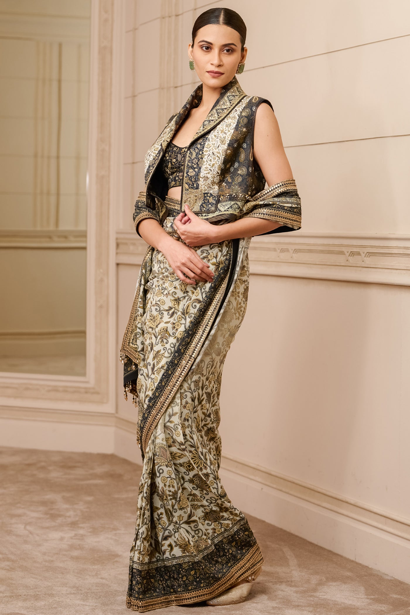 Tarun tahiliani Gilet With Embroidery black ivory online shopping melange singapore indian designer wear