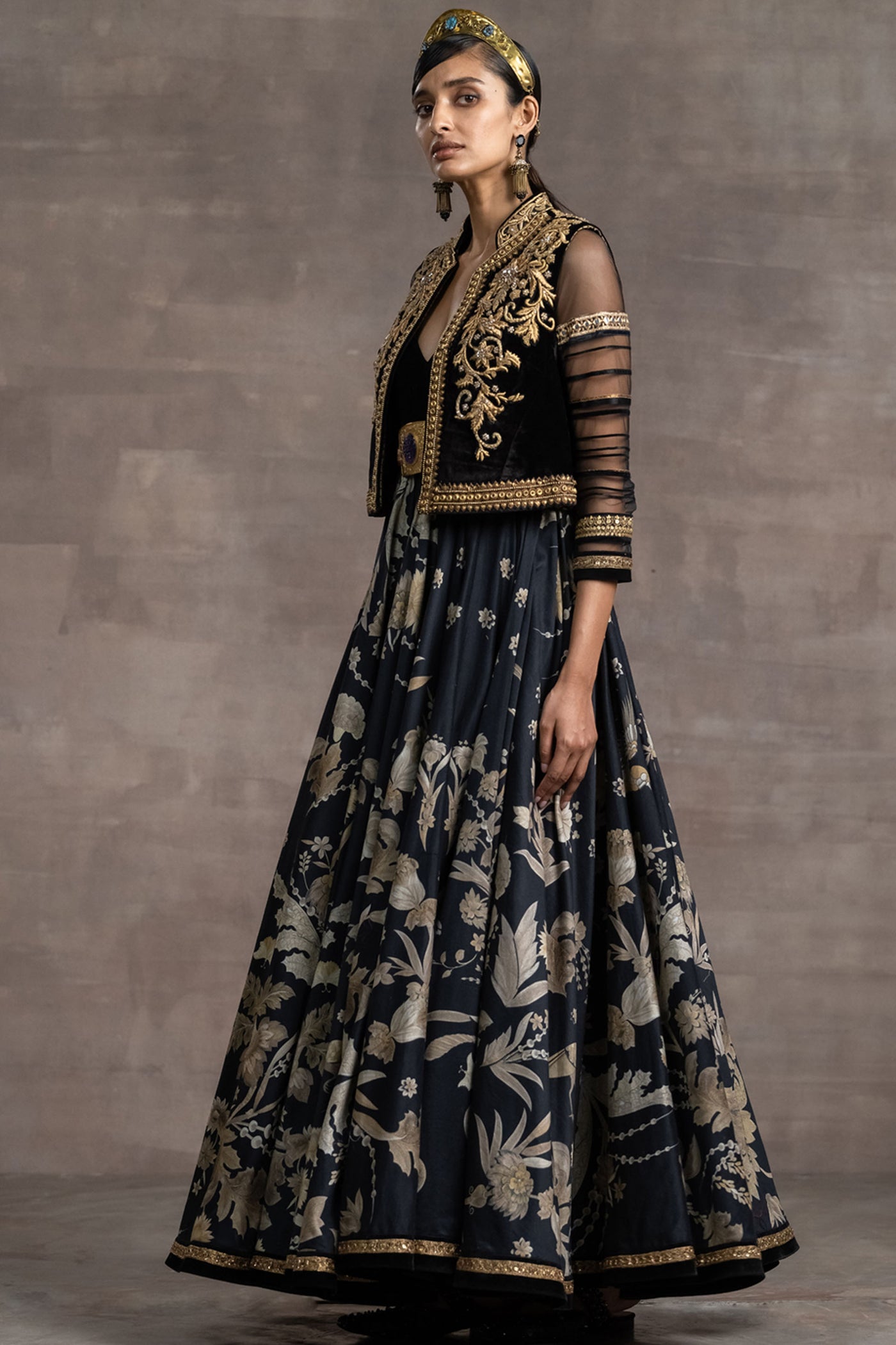 Tarun tahiliani Velvet Gilet With Zardozi Embroidery black indian designer wear bridal wedding online shopping melange singapore
