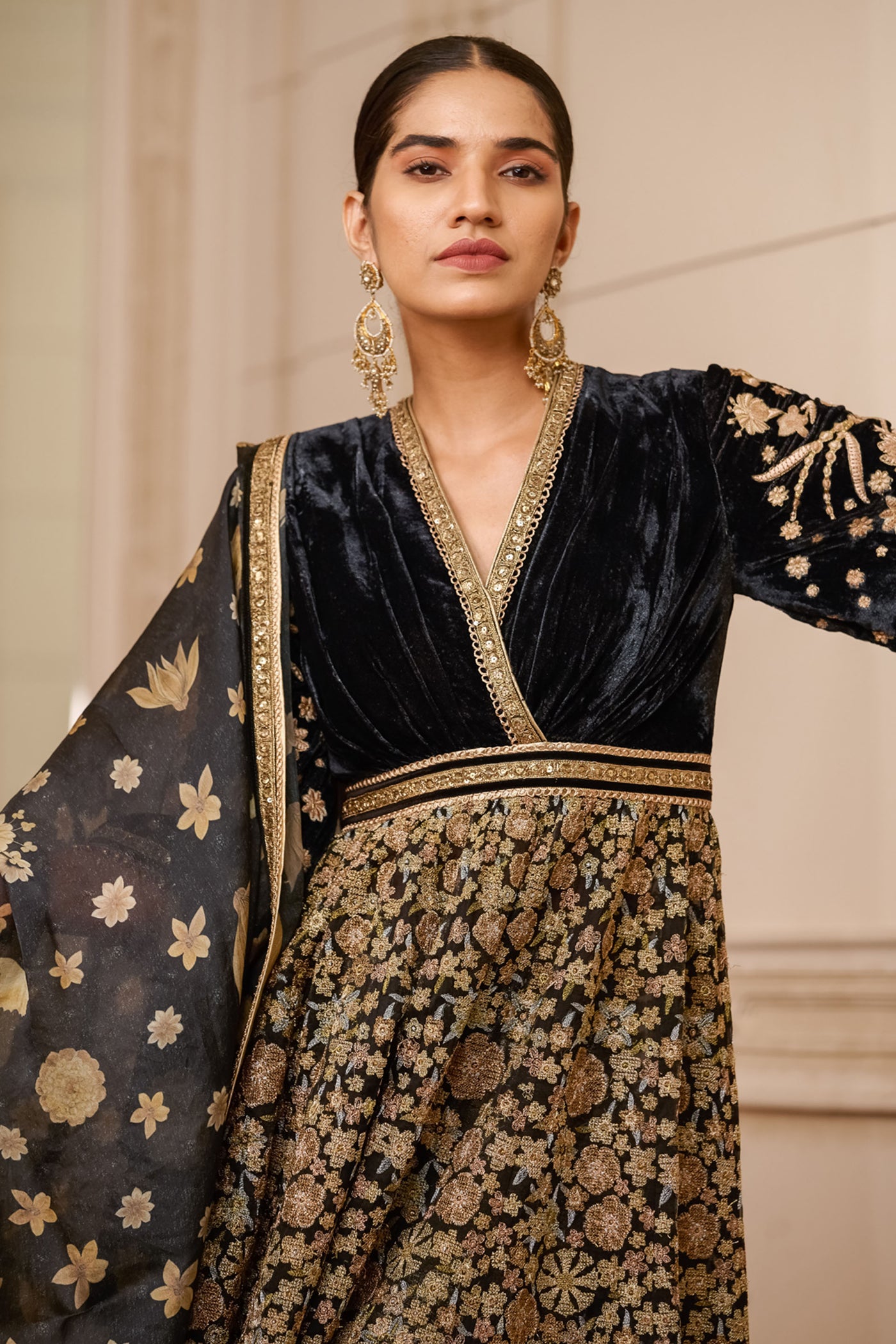Tarun Tahiliani Anarkali Designed With A Pleated V Neckline black festive indian designer wear online shopping melange singapore