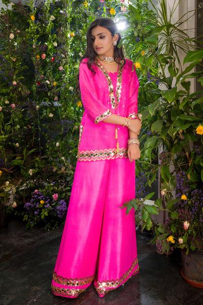 maison blu Hot Pink Arsy Kurati With Pant And Dupatta With Tassels festive fusion Indian designer wear online shopping melange singapore