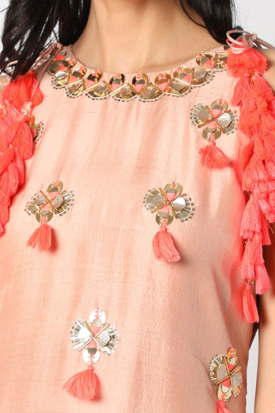maison blu Peach Arsy Butta Kurati With Neon Pink Tassels And Dhoti festive fusion Indian designer wear online shopping melange singapore